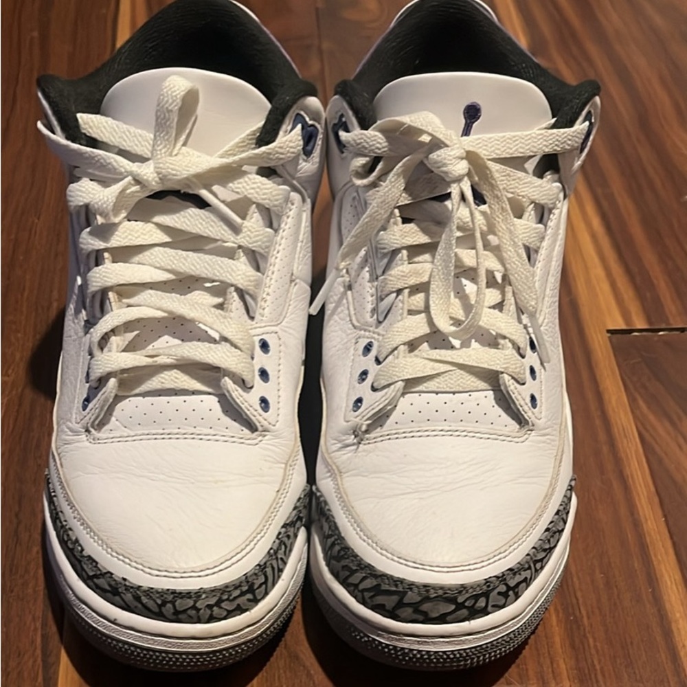 Jordan 3s purple size 9 100$